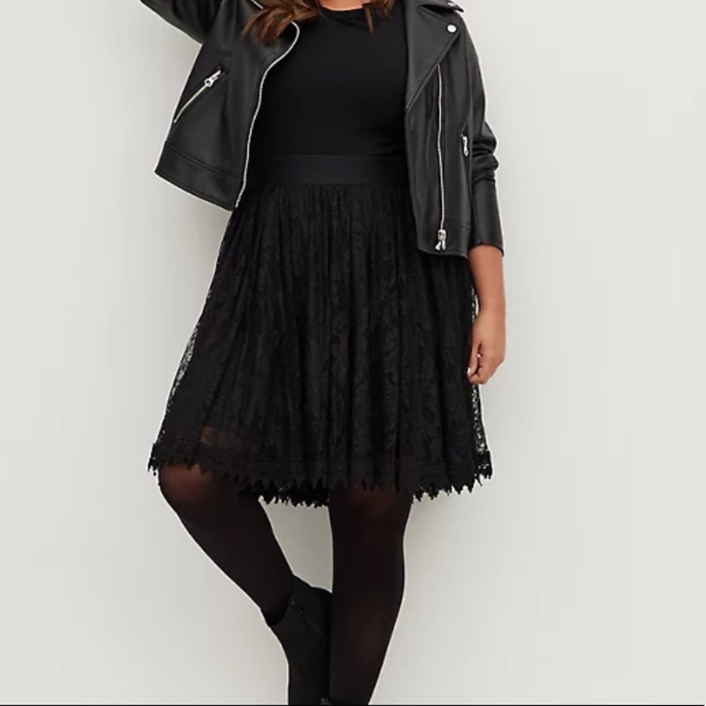 Torrid 00x Mini Skirt- Lace Black - Picture 4 of 8